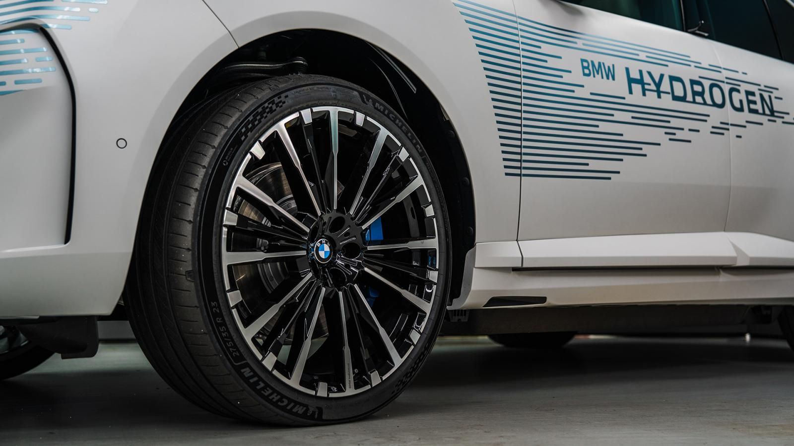 Πρώτες εικόνες της υδρογονοκίνητης BMW iX5 Hydrogen 